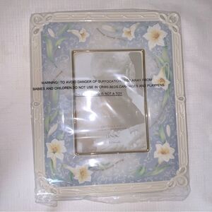 LENOX Portrait Gallery Sentiment Lily Picture Frame 10 x12 Porcelain Collectible
